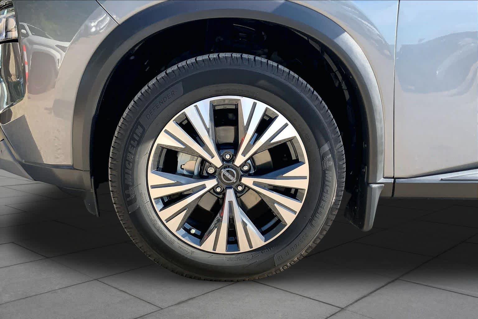 Used 2023 Nissan Rogue SV w/ SV Premium B Package FWD image 10