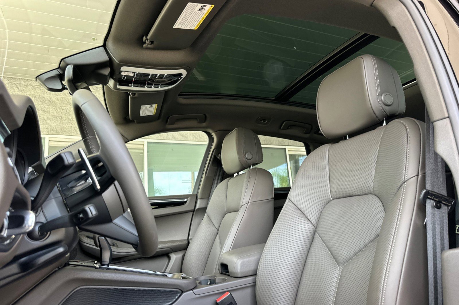 Certified 2026 Porsche Macan AWD/4WD image 5