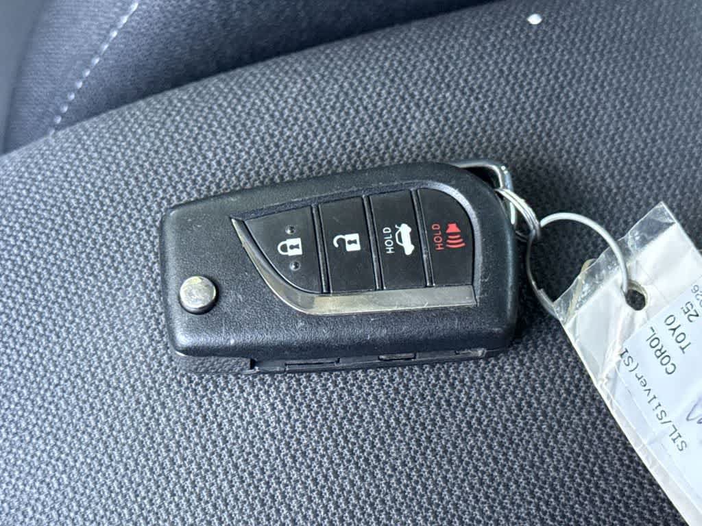 Used 2025 Toyota Corolla LE FWD image 28
