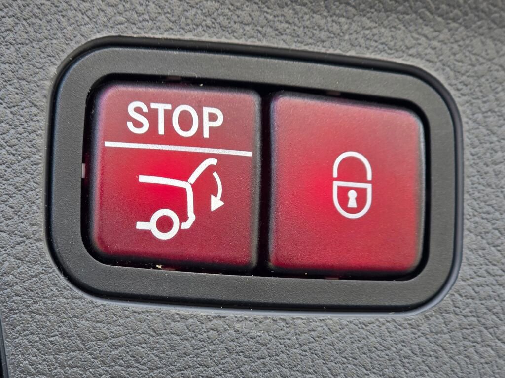 Used 2020 Mercedes-Benz GLE 350 4MATIC w/ Premium Package image 19