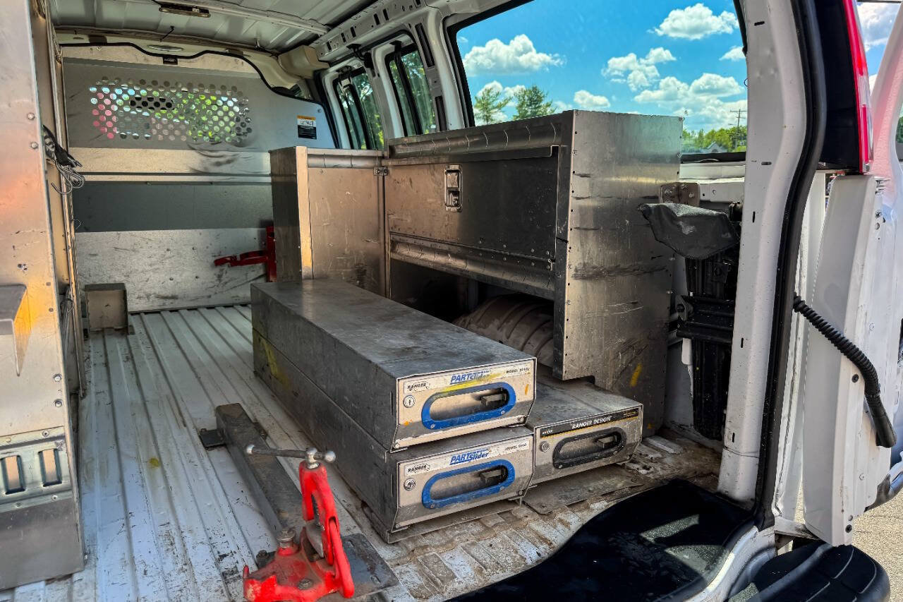 Used 2018 Chevrolet Express 2500 w/ Driver Convenience Package RWD image 15