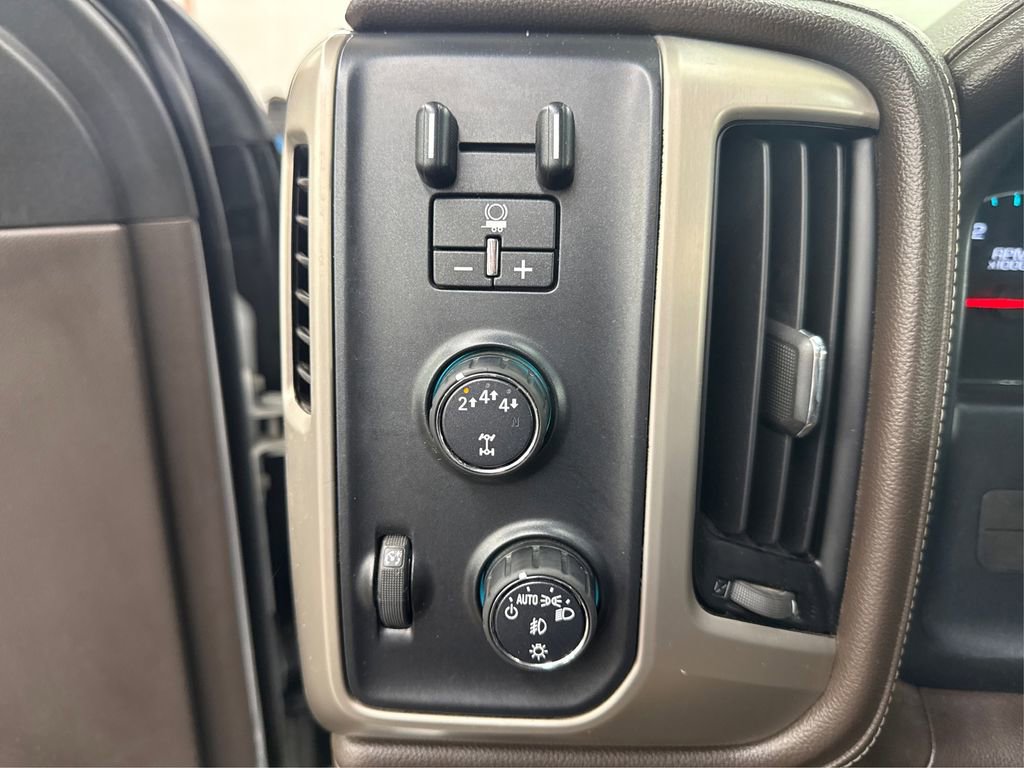 Used 2017 GMC Sierra 2500 Denali w/ Duramax Plus Package AWD/4WD image 35