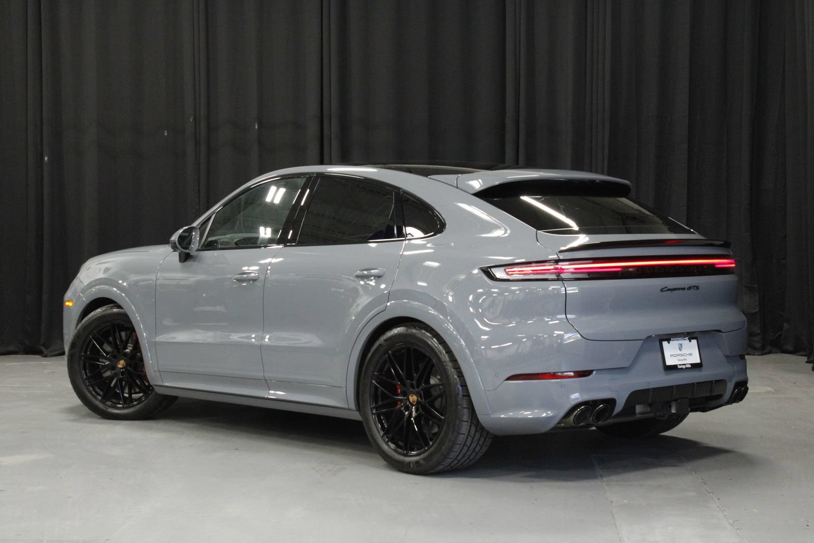 Used 2025 Porsche Cayenne GTS AWD/4WD image 3