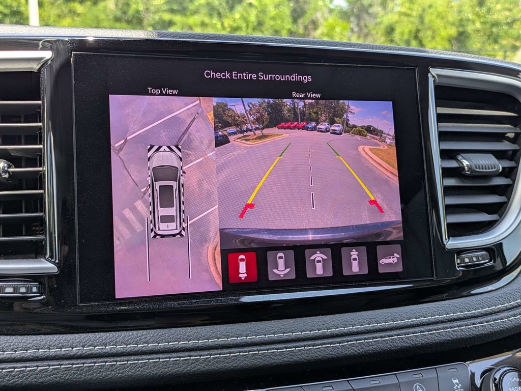 Used 2022 Chrysler Pacifica Limited FWD image 27