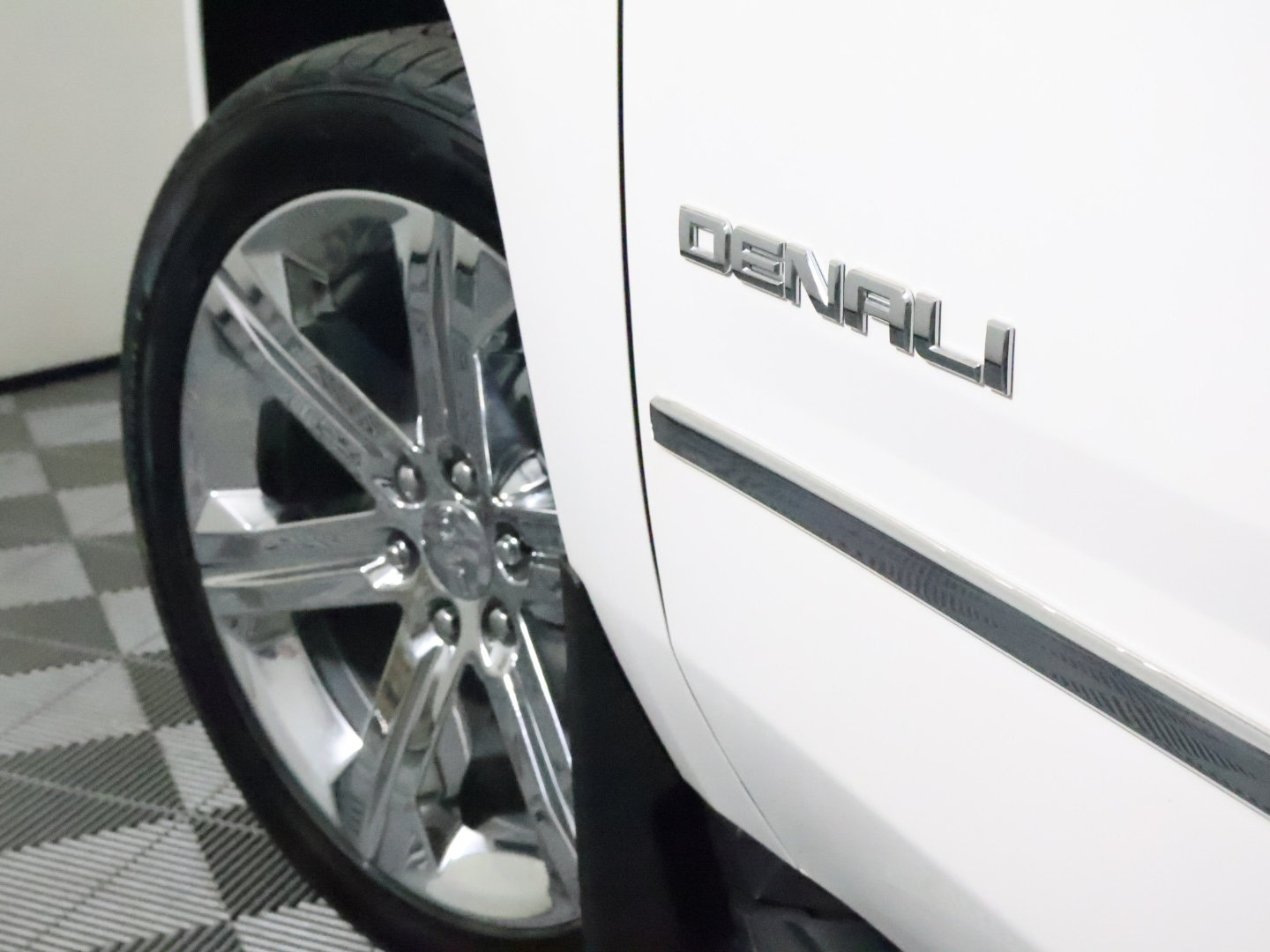 Used 2019 GMC Yukon Denali AWD/4WD image 15