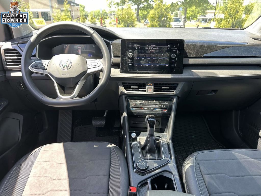 Used 2025 Volkswagen Taos SE AWD/4WD image 13