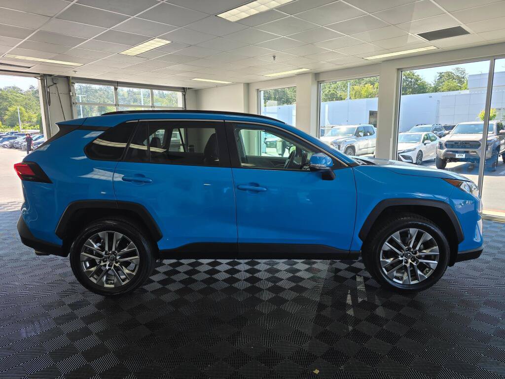 Used 2019 Toyota RAV4 XLE Premium AWD/4WD image 2