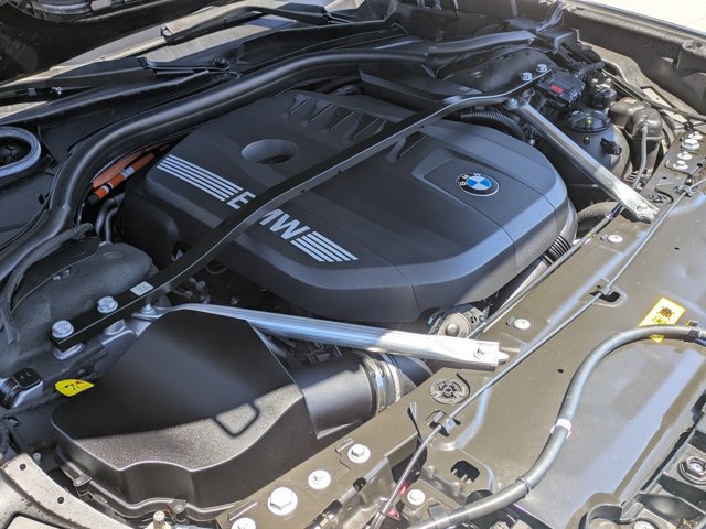 Used 2025 BMW 750e xDrive w/ Executive Package AWD/4WD image 24