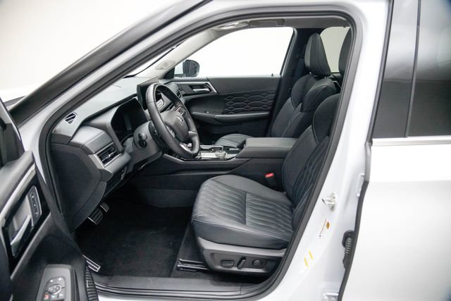 Used 2025 Mitsubishi Outlander SEL image 23