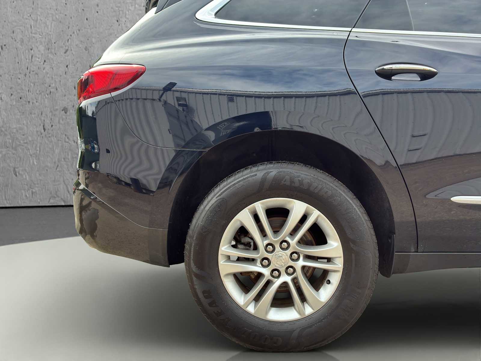 Used 2020 Buick Enclave Essence image 27
