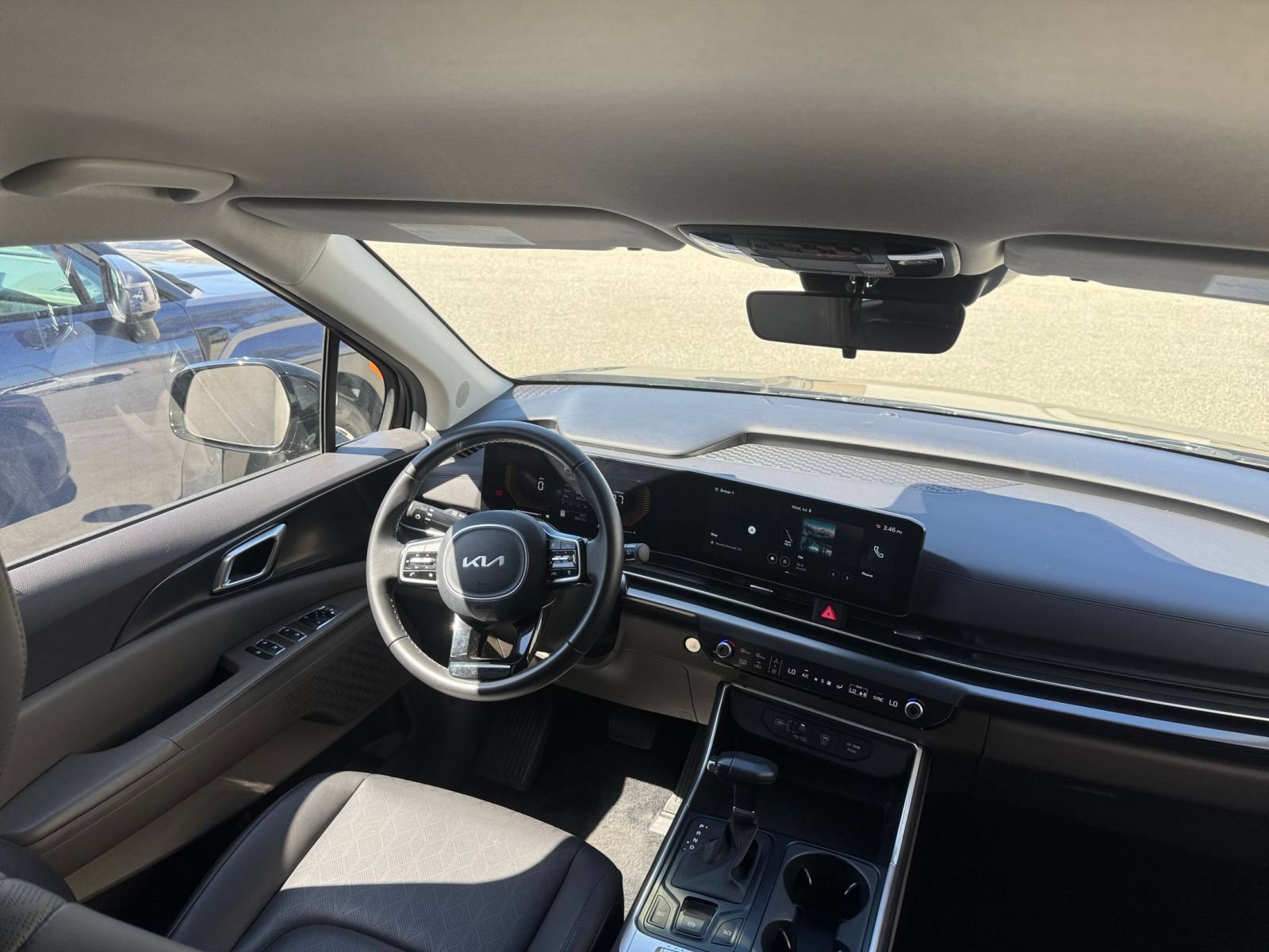 Used 2026 Kia Carnival FWD image 36