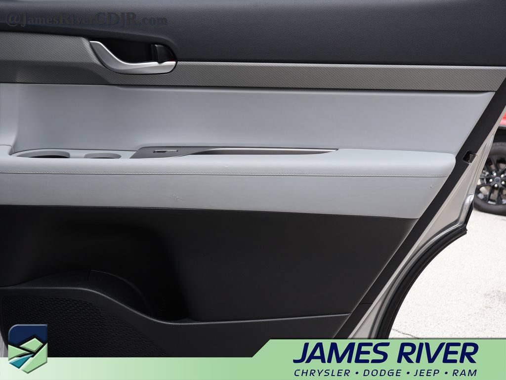 Used 2025 Hyundai Palisade SEL FWD image 11