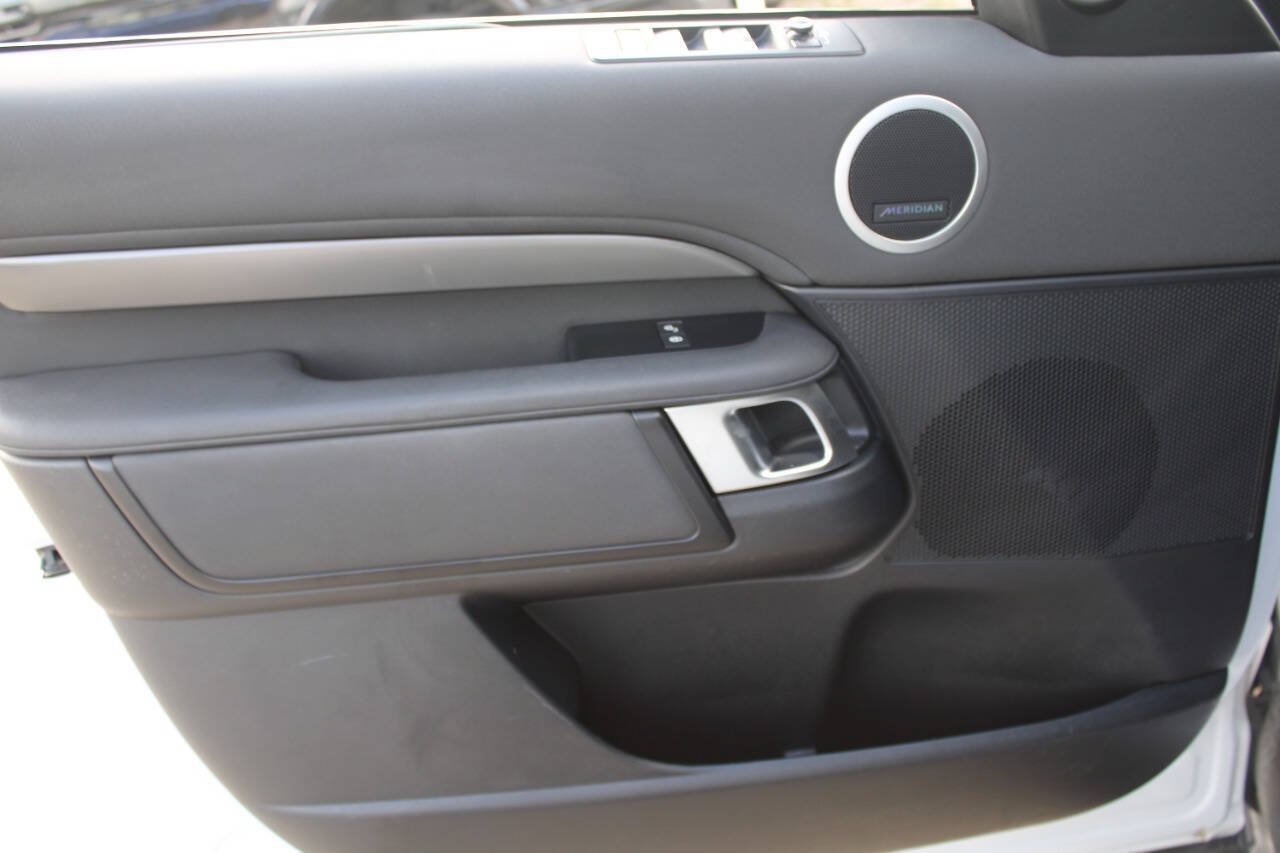 Used 2019 Land Rover Discovery SE AWD/4WD image 19