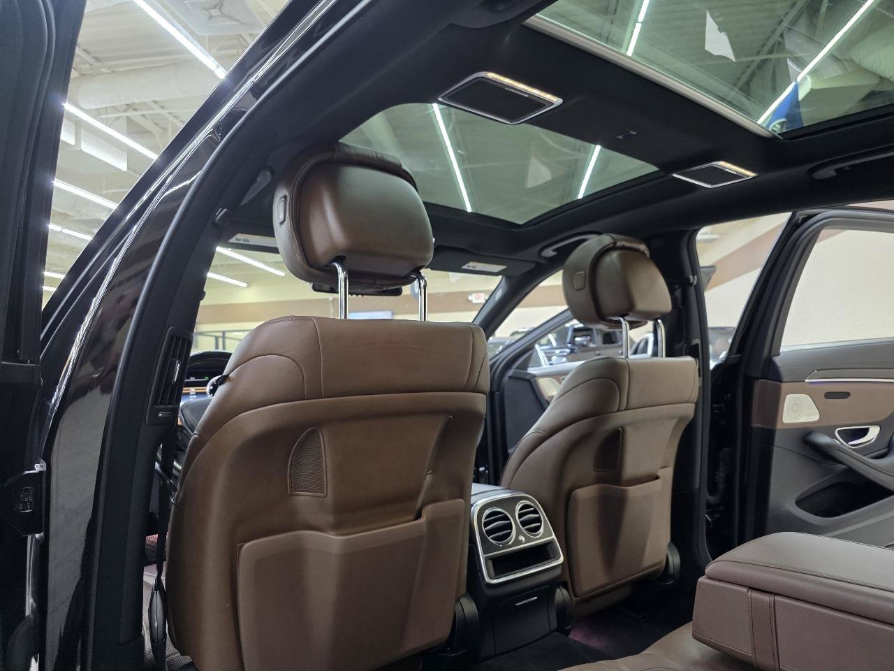 Used 2017 Mercedes-Benz S 550 Sedan image 27