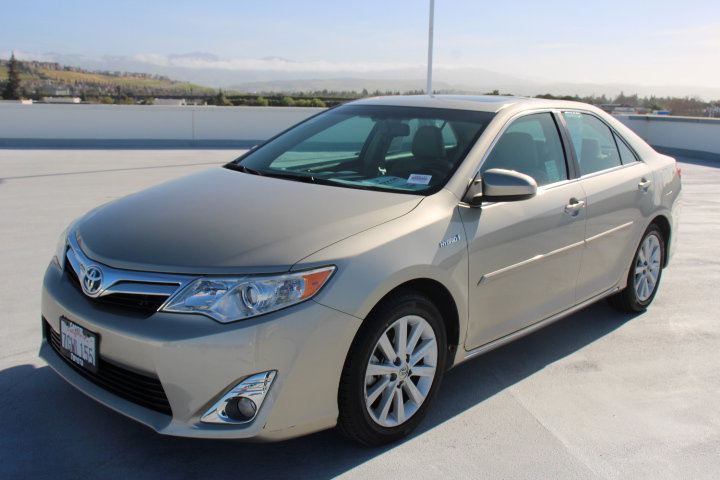 Used 2014 Toyota Camry XLE w/ Leather Package image 6