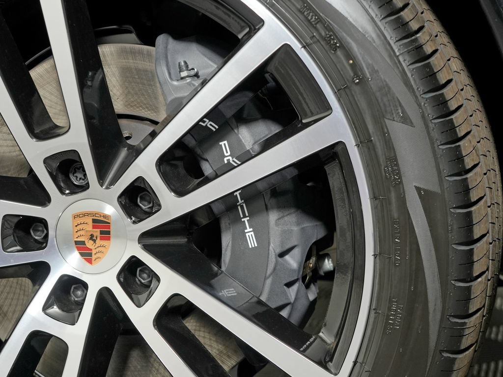 New 2026 Porsche Cayenne Coupe AWD/4WD image 14