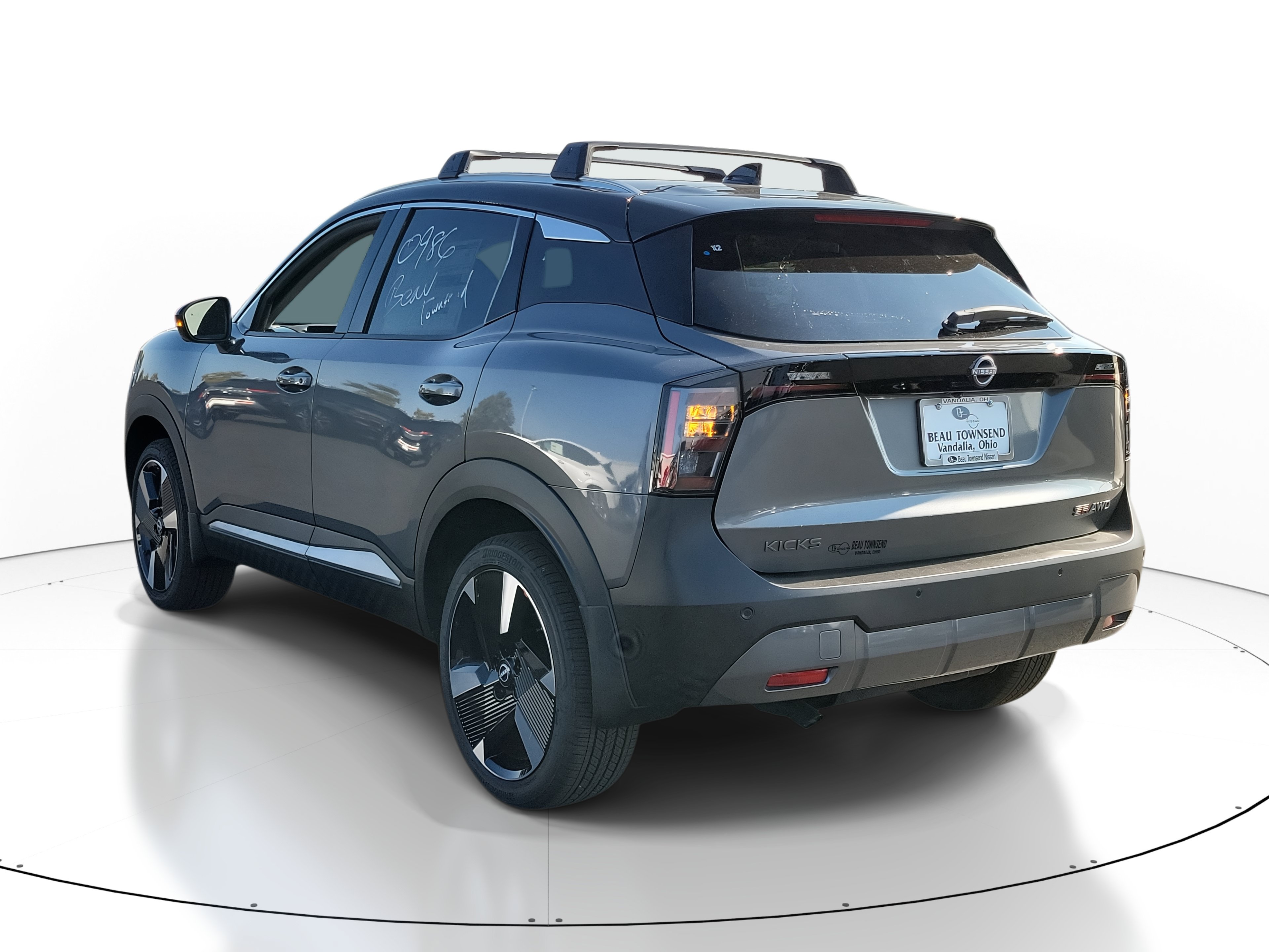 New 2026 Nissan Kicks SR w/ Cold Weather Package AWD/4WD image 3