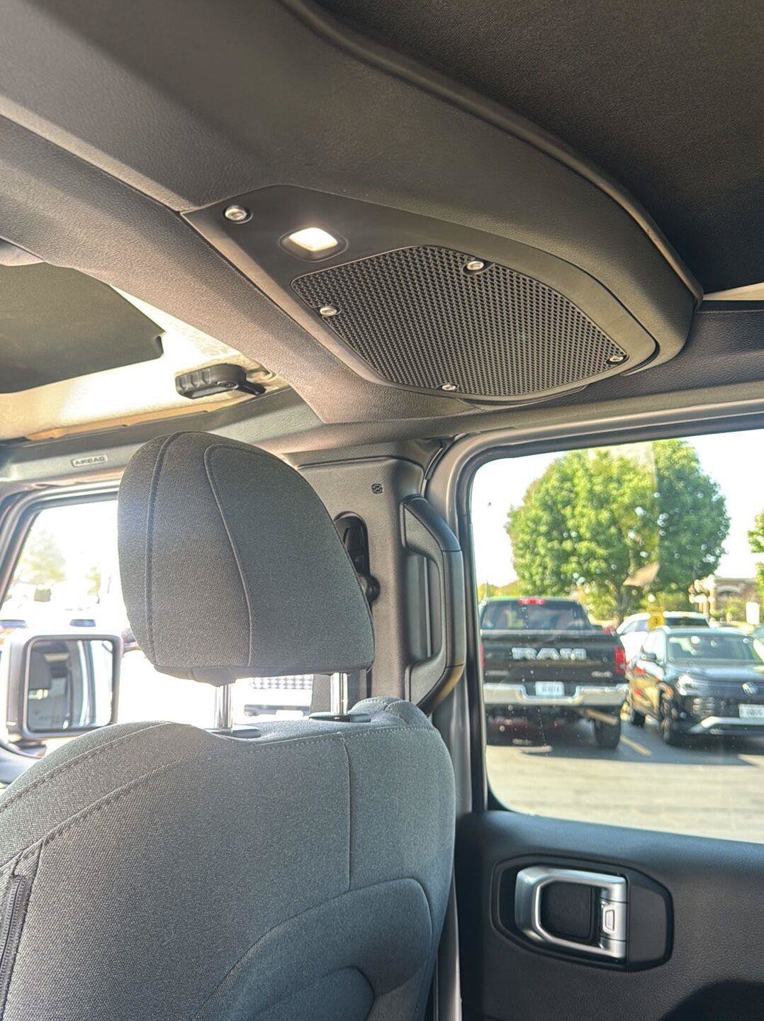 Used 2024 Jeep Wrangler Unlimited Sahara w/ Technology Group AWD/4WD image 13