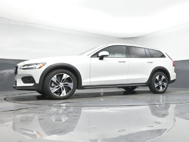 Used 2025 Volvo V60 B5 Cross Country Plus AWD/4WD image 37