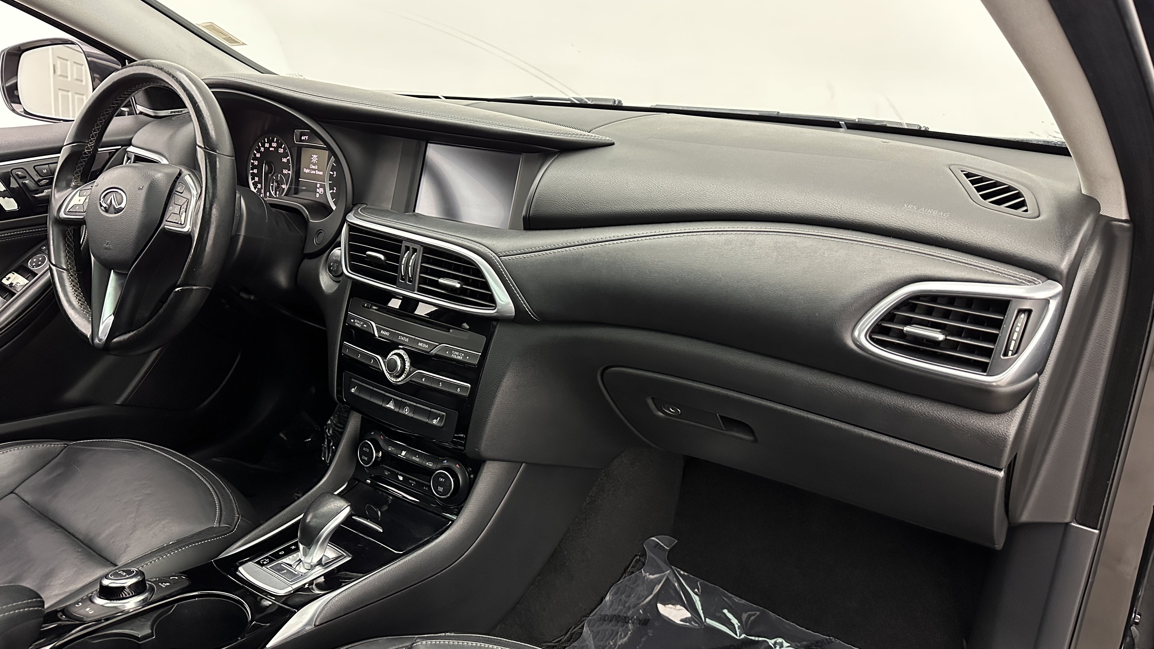 Used 2018 INFINITI QX30 Premium FWD image 32
