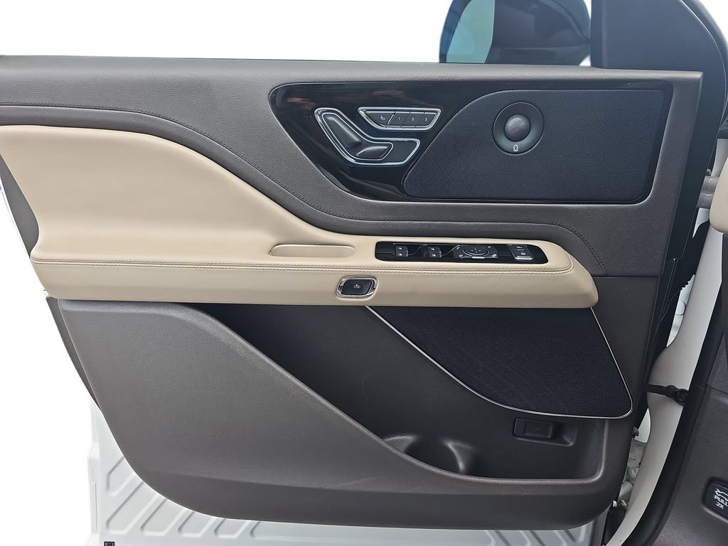 Used 2022 Lincoln Aviator Reserve w/ Equipment Group 201A RWD image 26