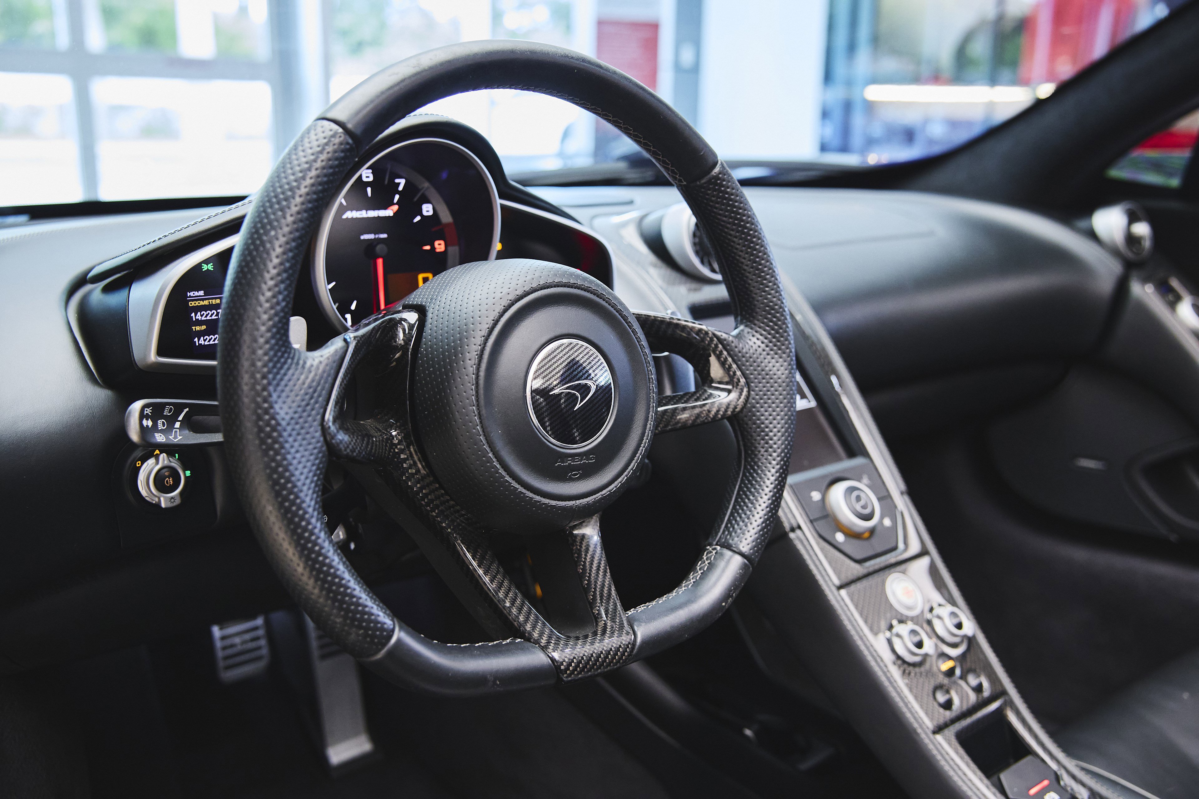 Used 2016 McLaren 650S Spider image 9