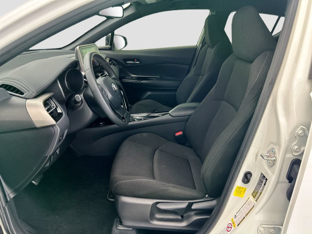 Used 2019 Toyota C-HR XLE FWD image 17