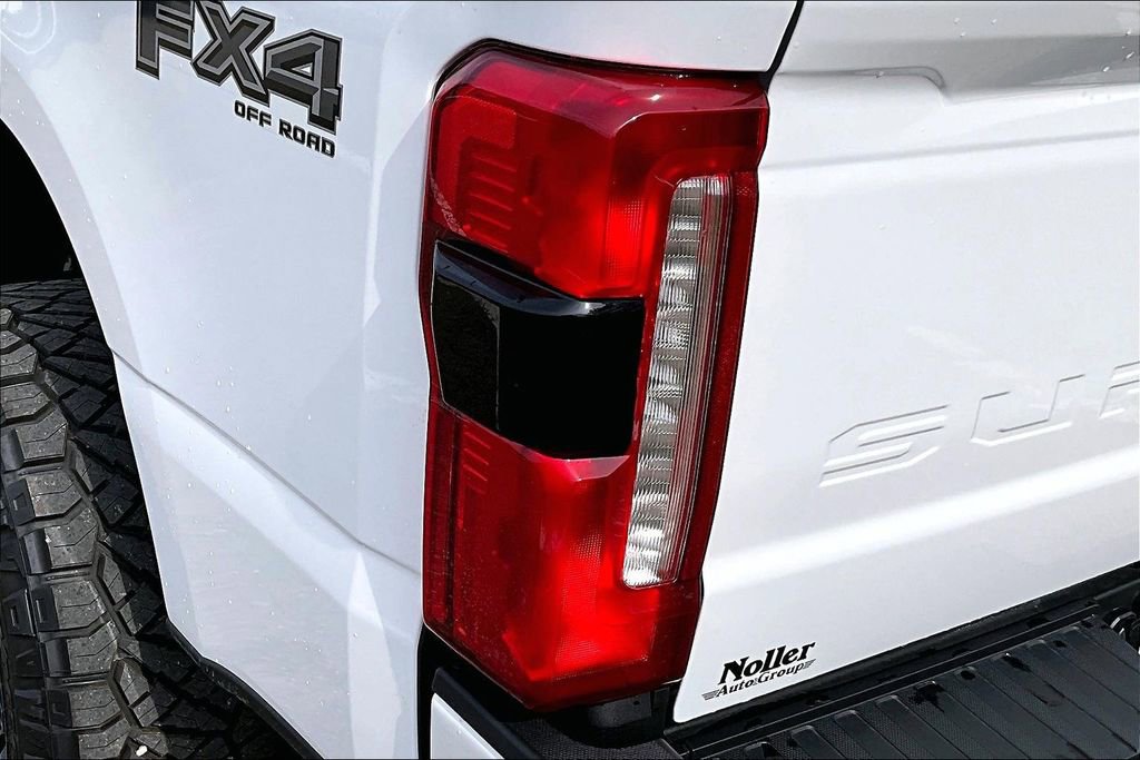 New 2026 Ford F250 Lariat w/ Black Appearance Package image 29