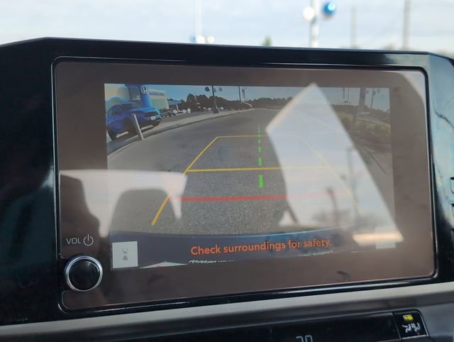 Used 2025 Toyota Camry SE image 15