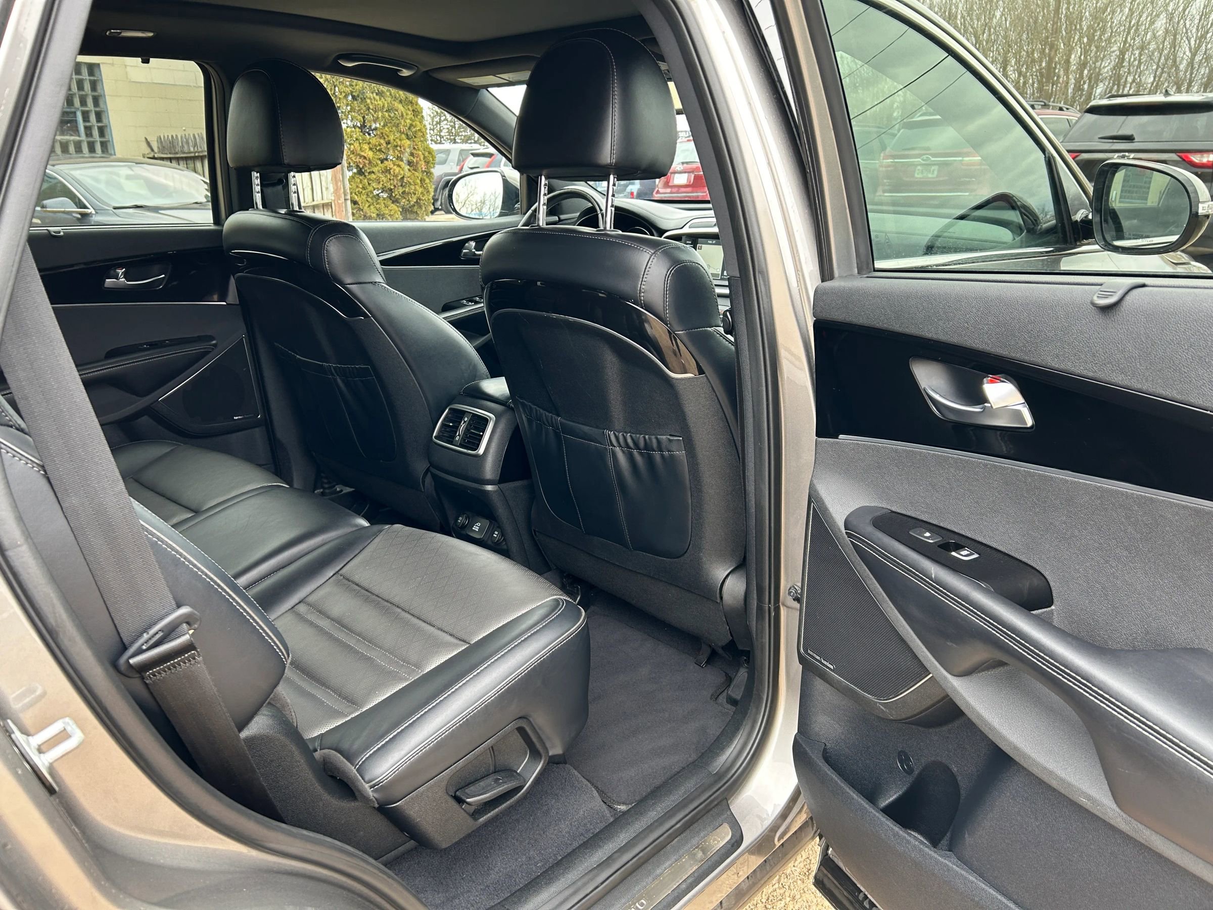 Used 2019 Kia Sorento SX image 21