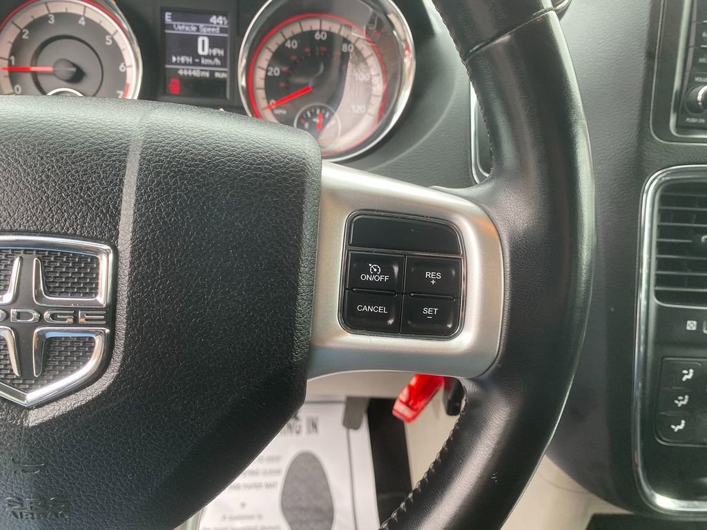 Used 2018 Dodge Grand Caravan SE w/ UConnect Hands-Free Group image 17