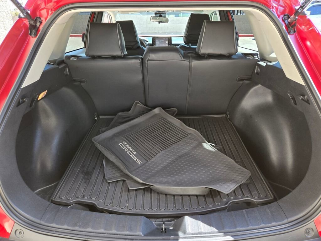 Used 2022 Toyota Corolla Cross LE image 17