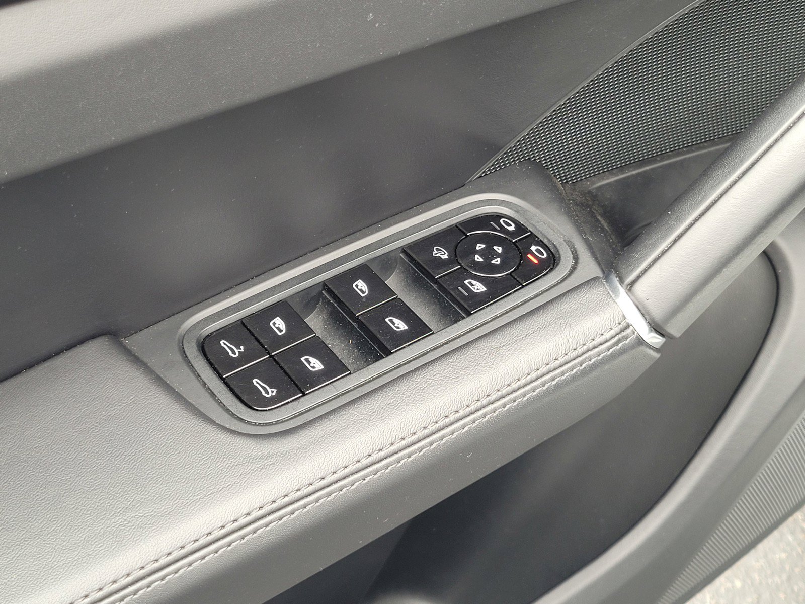 Used 2021 Porsche Cayenne GTS AWD/4WD image 18