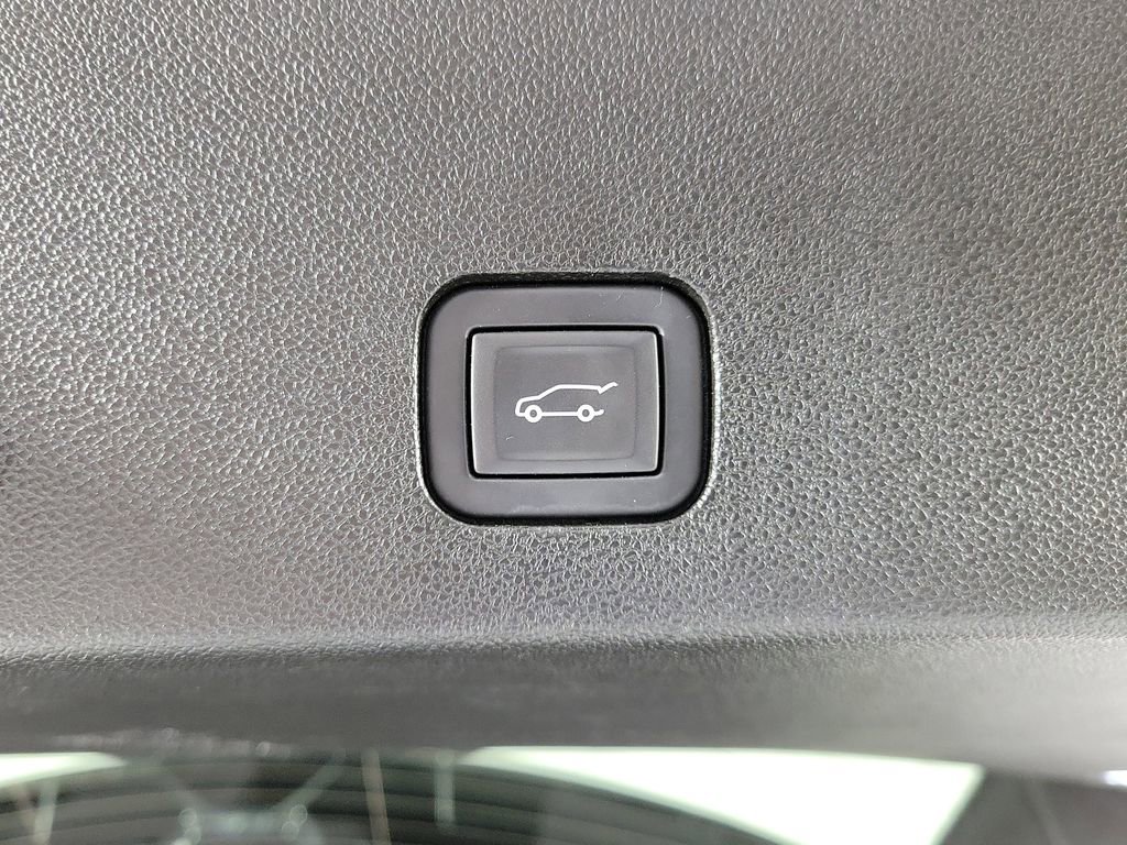 Certified 2024 Cadillac XT6 Premium Luxury w/ Technology Package FWD image 9