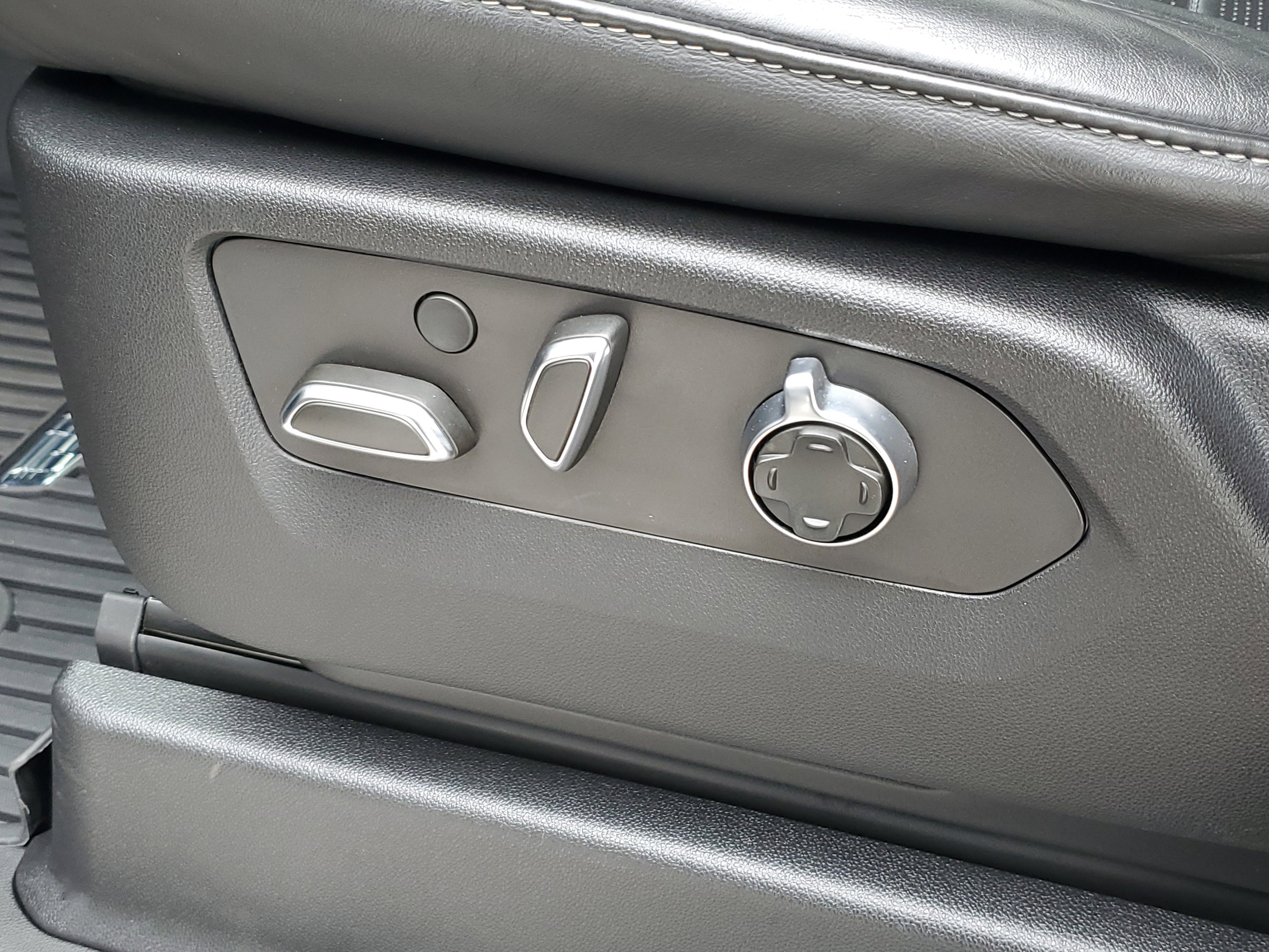 Used 2022 Cadillac Escalade ESV Sport Platinum w/ LPO, ONYX Package image 19