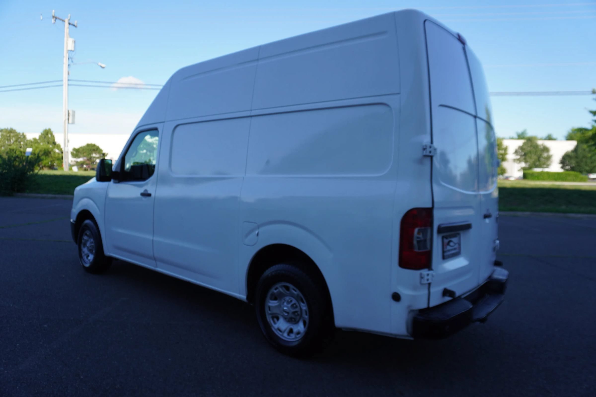 Used 2016 Nissan NV 2500 SV RWD image 5