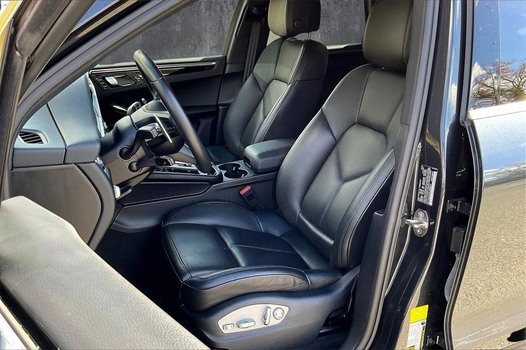 Used 2022 Porsche Macan Base image 21