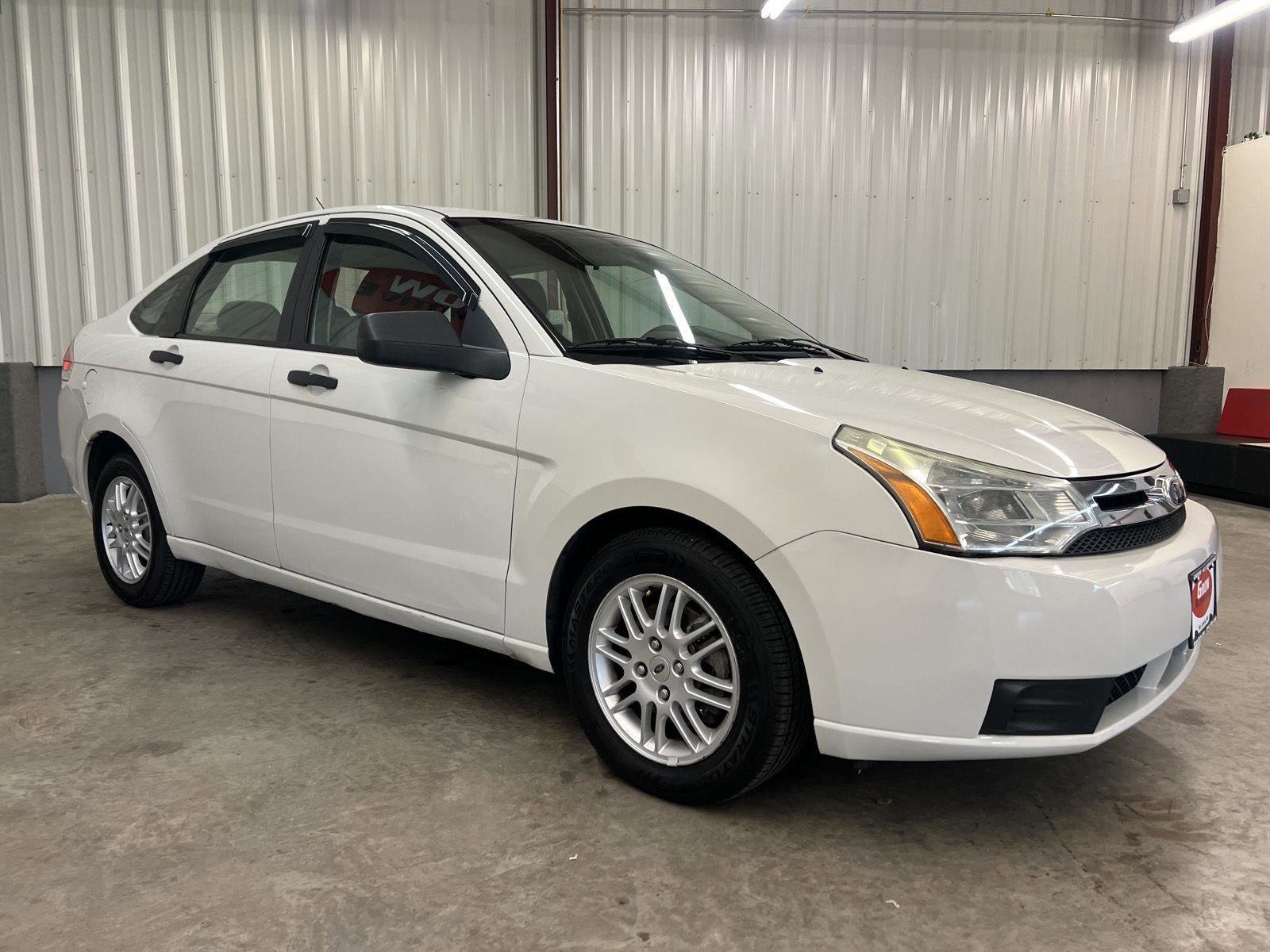 Used 2010 Ford Focus SE image 10