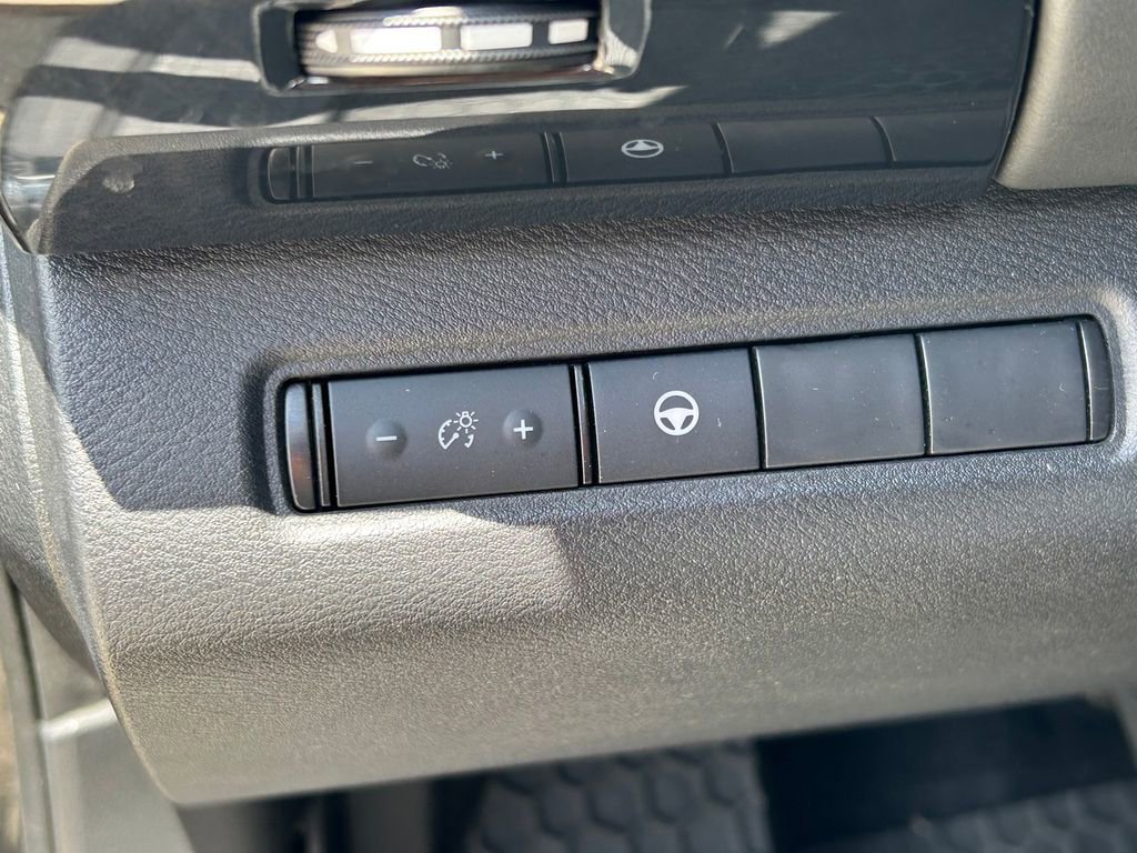 Used 2022 Nissan Pathfinder SV FWD image 24