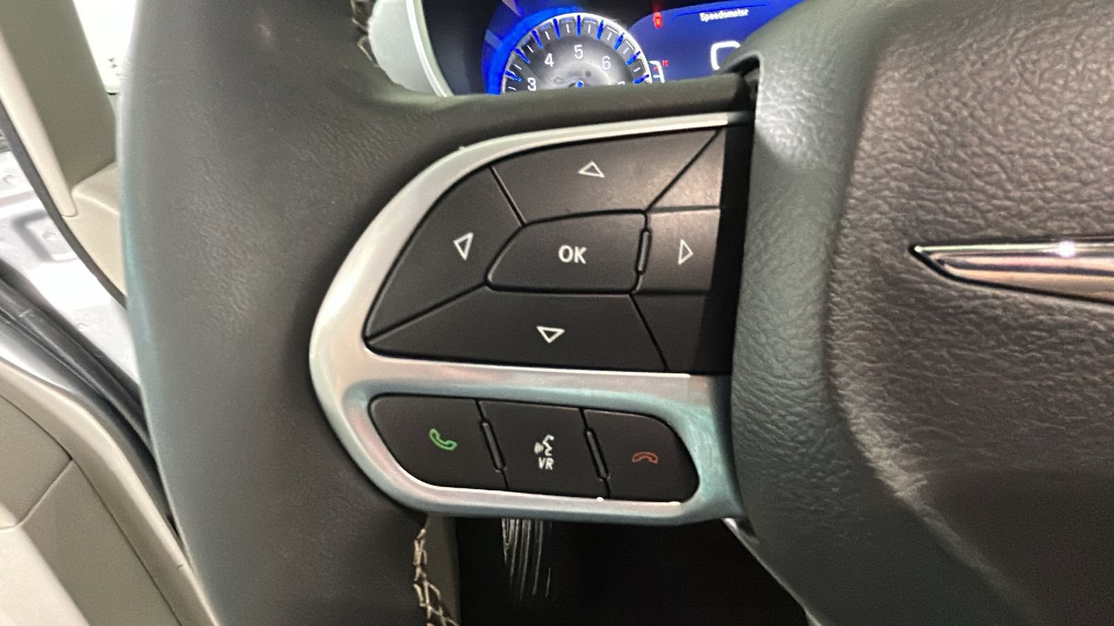 Used 2024 Chrysler Pacifica Touring-L FWD image 17