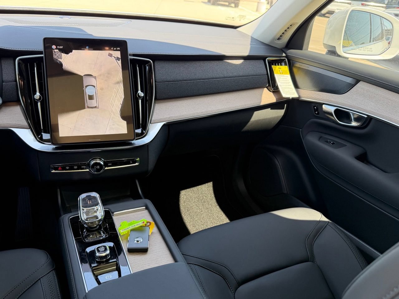 New 2026 Volvo XC90 T8 Plus w/ Protection Package Premier AWD/4WD image 13