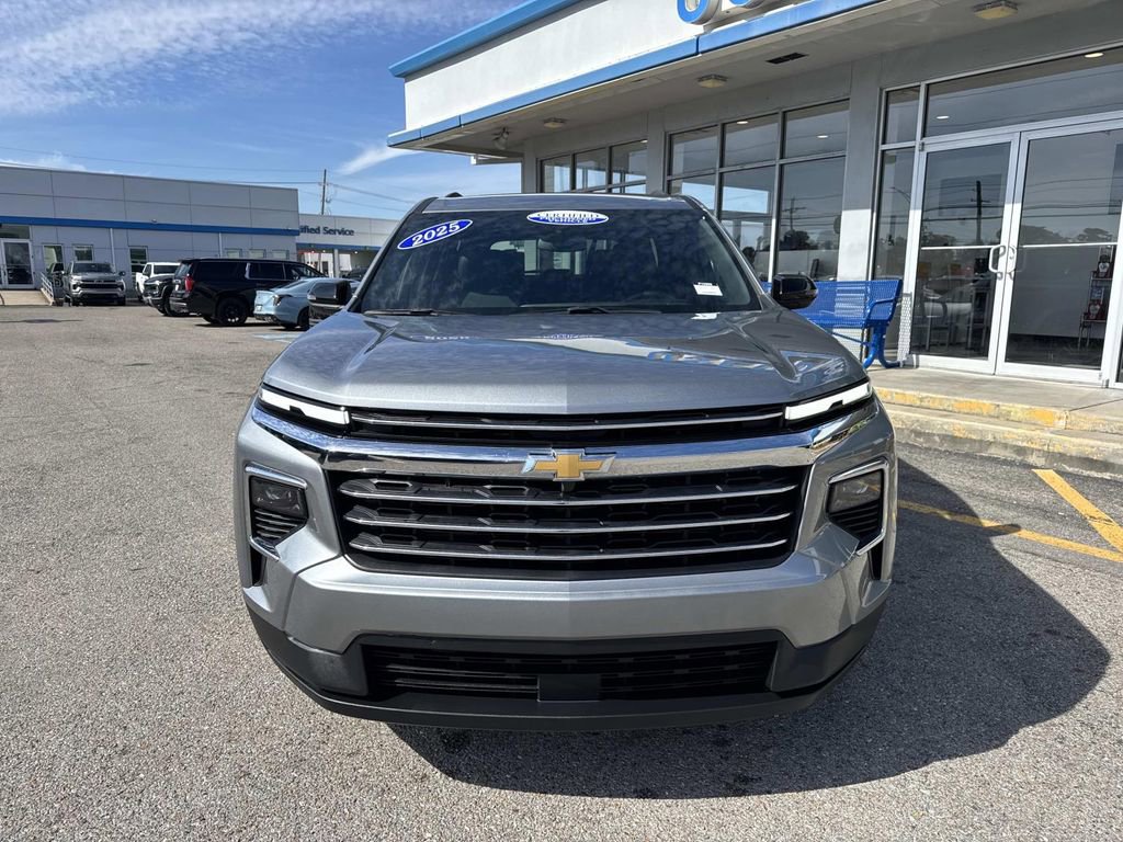 Certified 2025 Chevrolet Traverse LT image 2