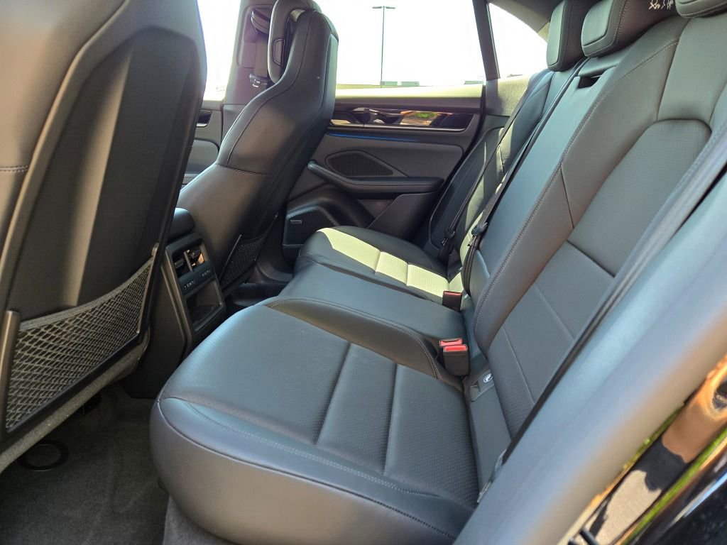 Certified 2024 Porsche Macan 4 Electric image 32