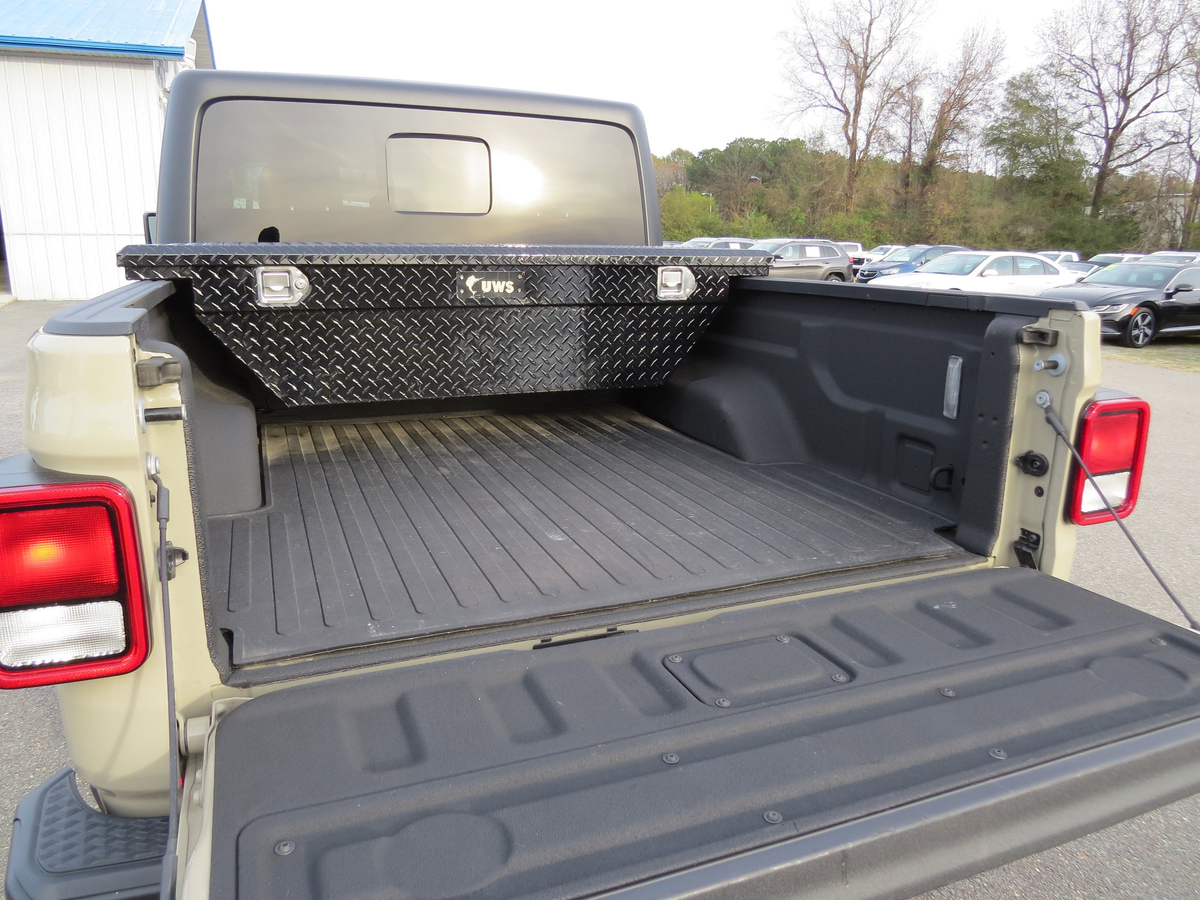 Used 2022 Jeep Gladiator Willys image 16