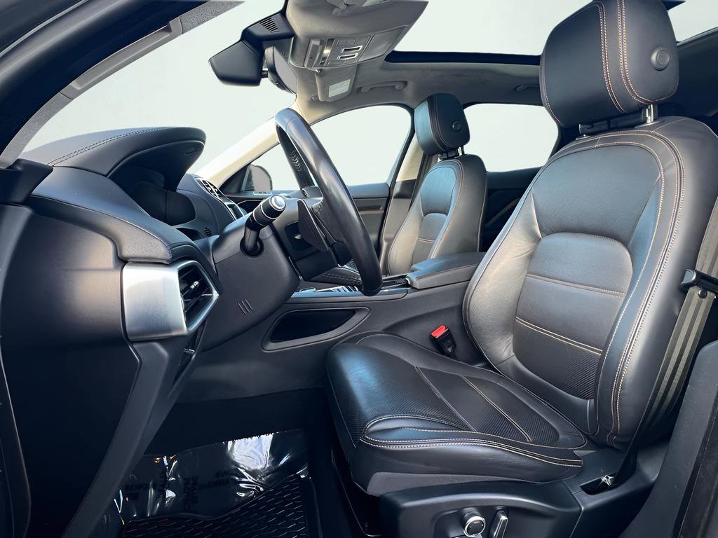Used 2019 Jaguar F-PACE Prestige image 14