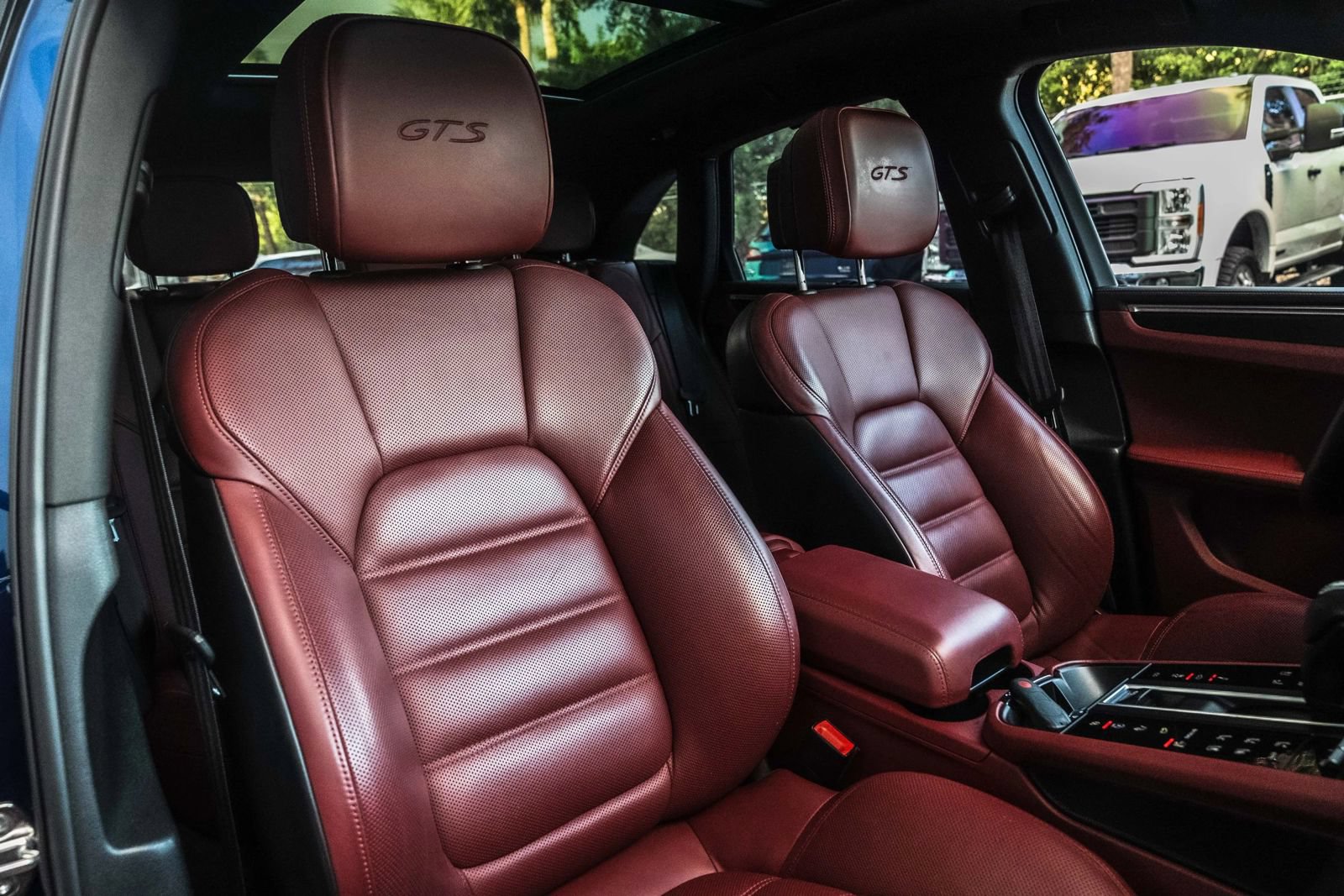 Used 2022 Porsche Macan GTS AWD/4WD image 40