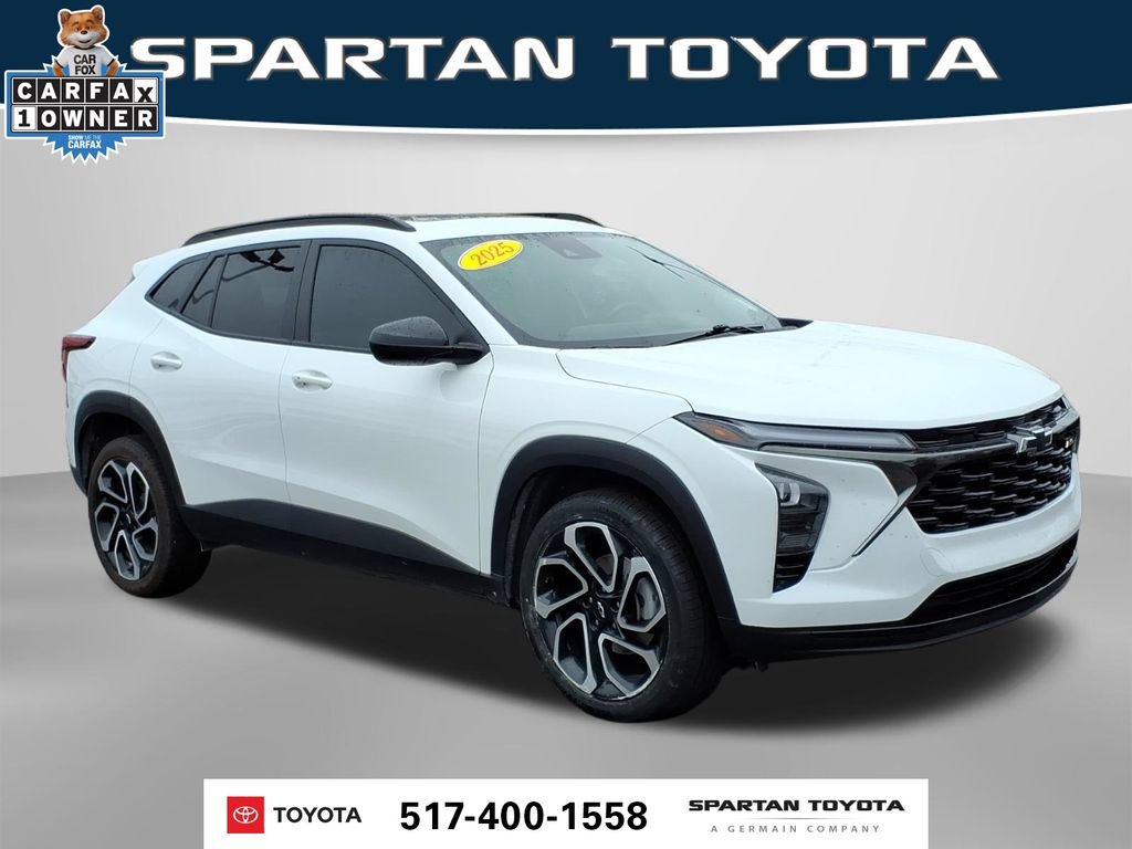 Used 2025 Chevrolet Trax RS w/ Sunroof Package FWD image 5