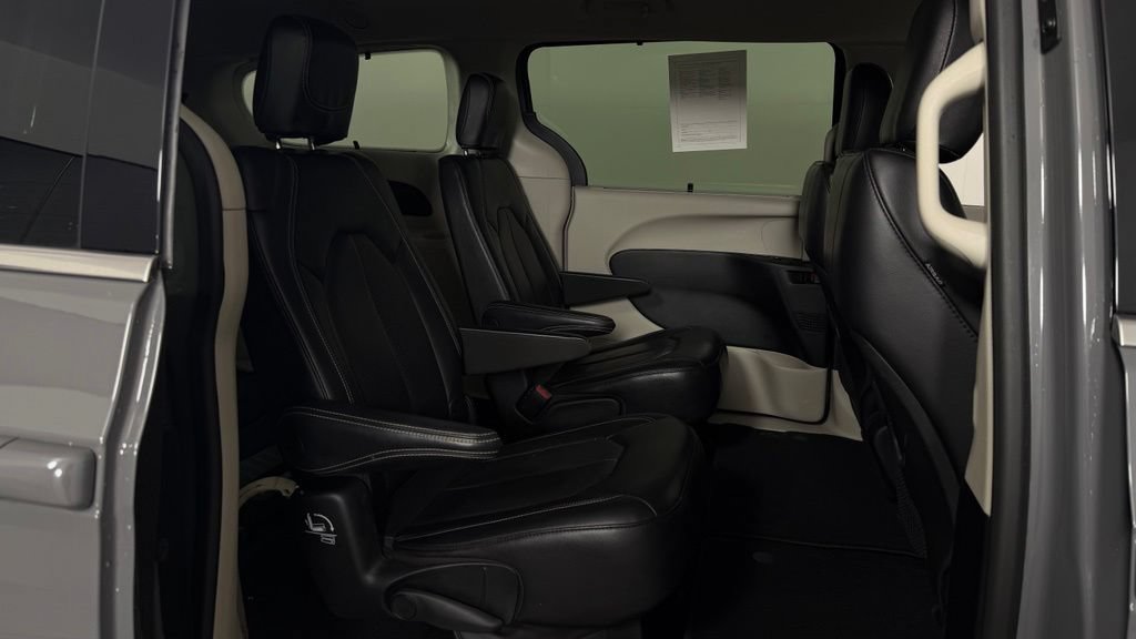 Used 2022 Chrysler Pacifica Touring-L FWD image 30