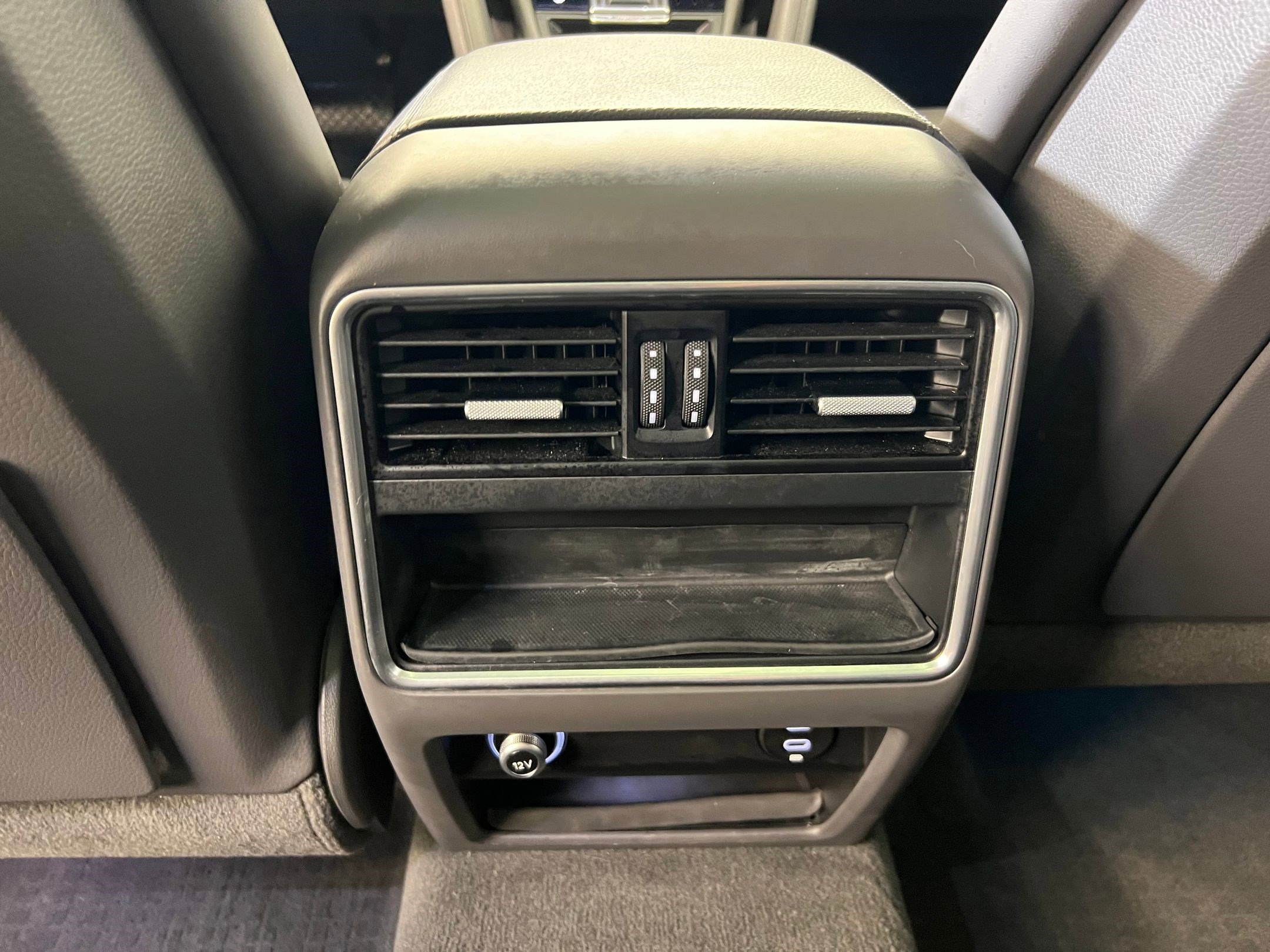 Used 2022 Porsche Cayenne image 34