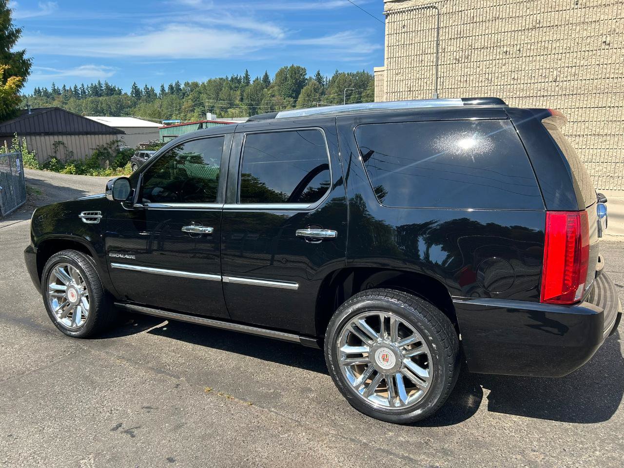 Used 2013 Cadillac Escalade Platinum AWD/4WD image 7